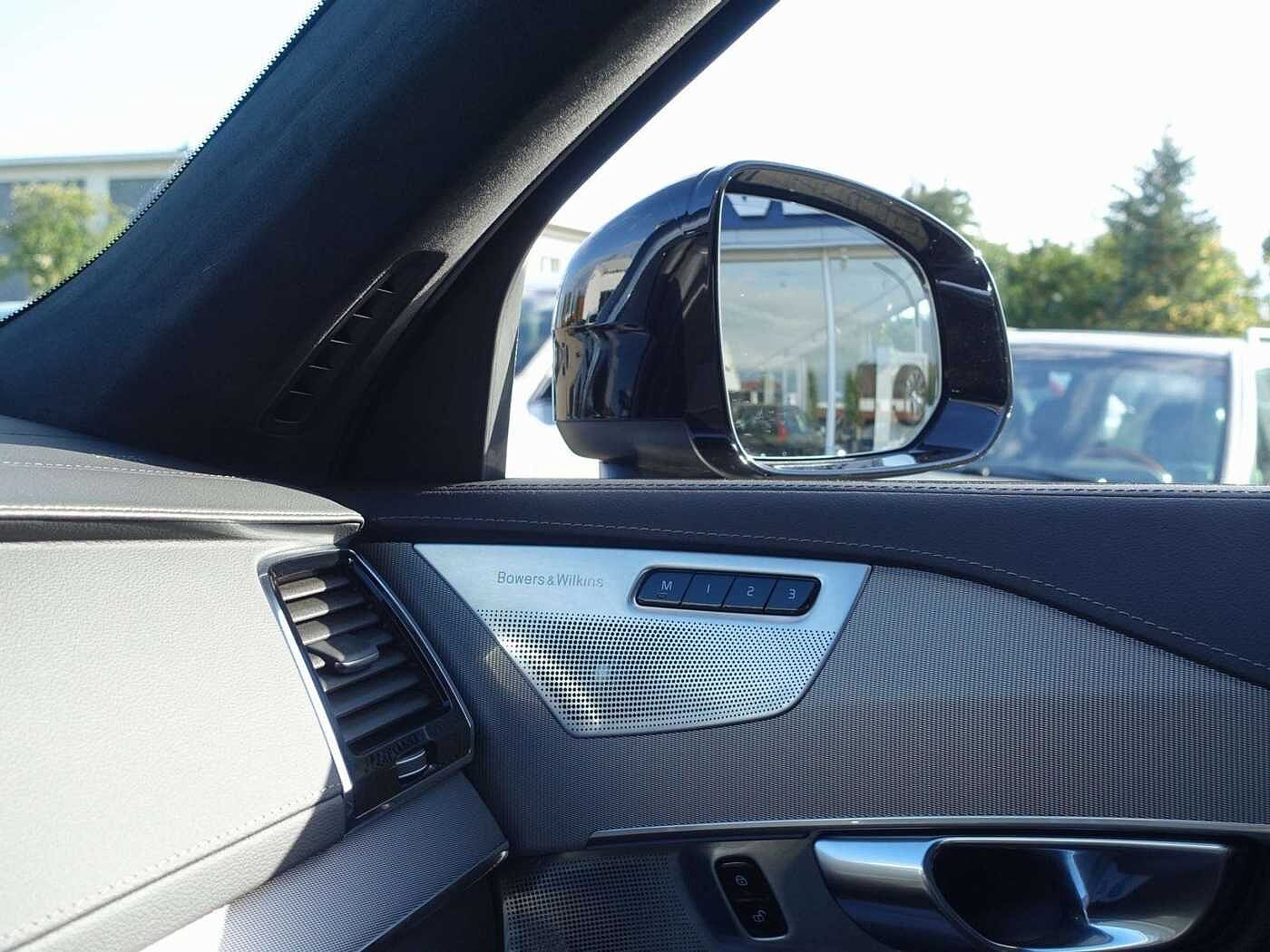 Volvo  Ultra, T8 AWD/FourC/360°/Pano/BLIS/B&W