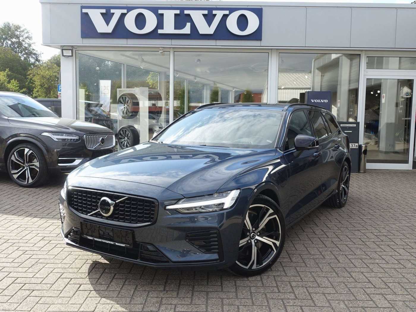 Volvo  Ultra Dark T6 AWD Plug-in Hybrid PANO/HUD