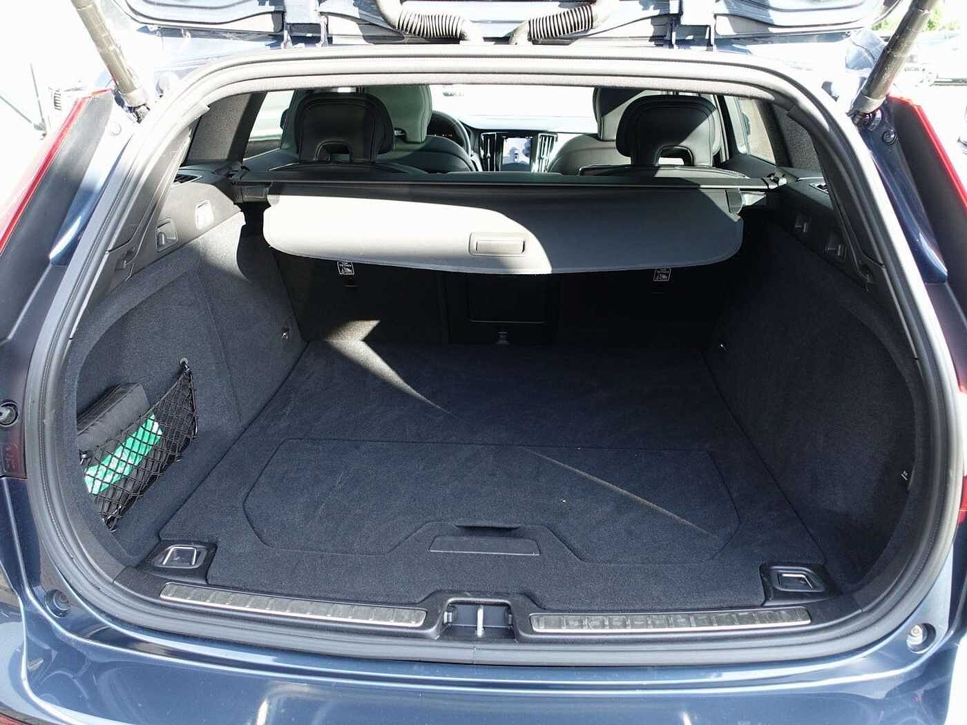 Volvo  Ultra Dark T6 AWD Plug-in Hybrid PANO/HUD