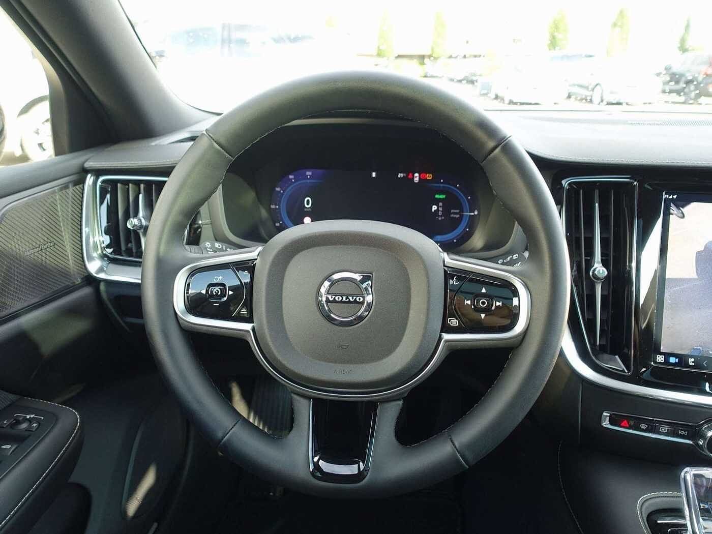 Volvo  Ultra Dark T6 AWD Plug-in Hybrid PANO/HUD