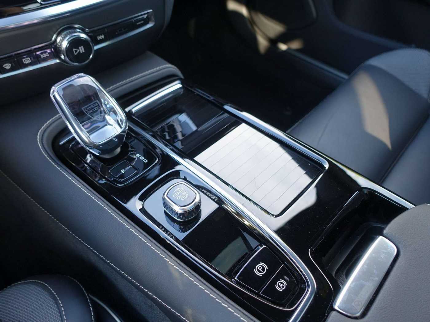 Volvo  Ultra Dark T6 AWD Plug-in Hybrid PANO/HUD