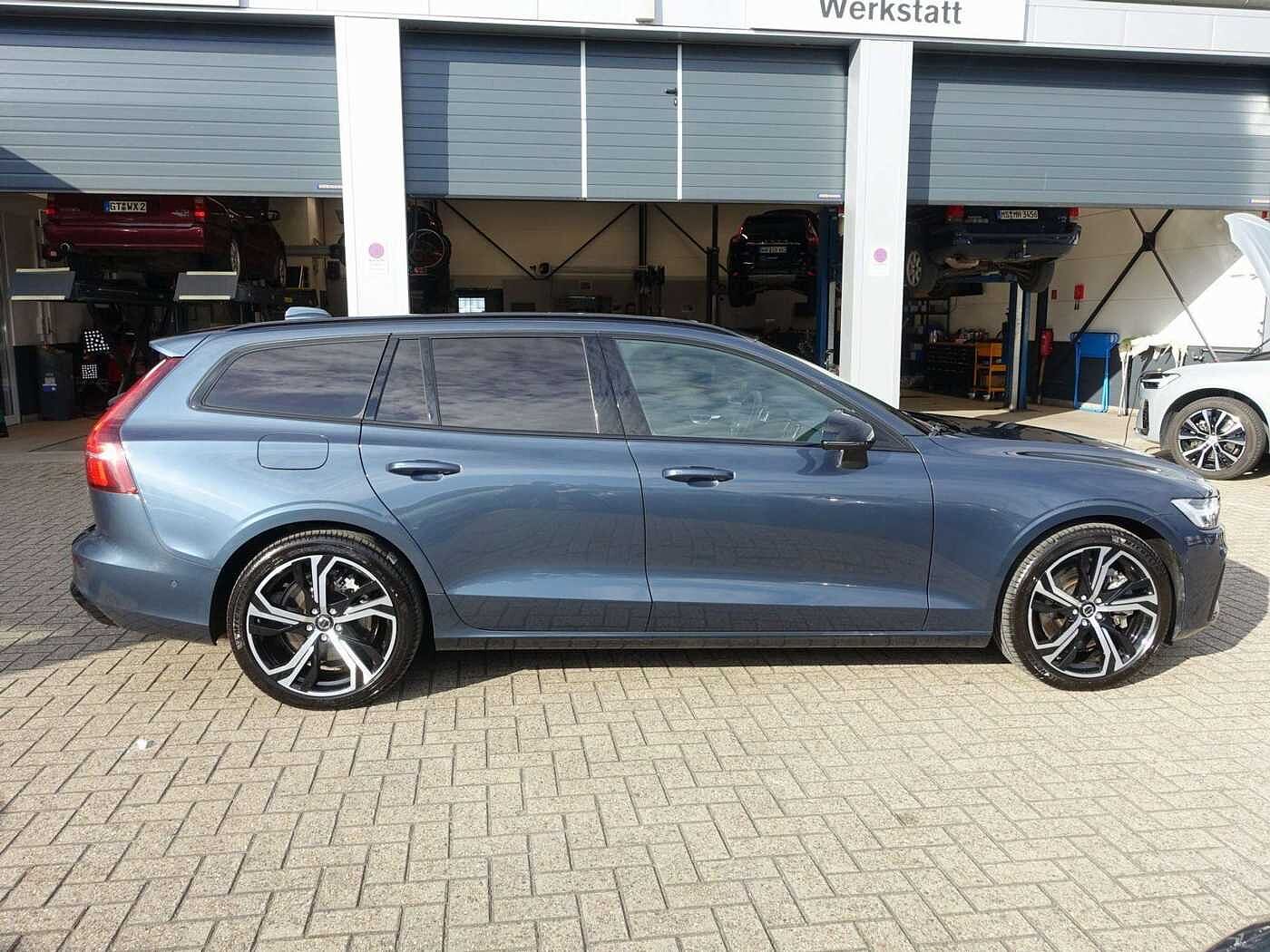 Volvo  Ultra Dark T6 AWD Plug-in Hybrid PANO/HUD