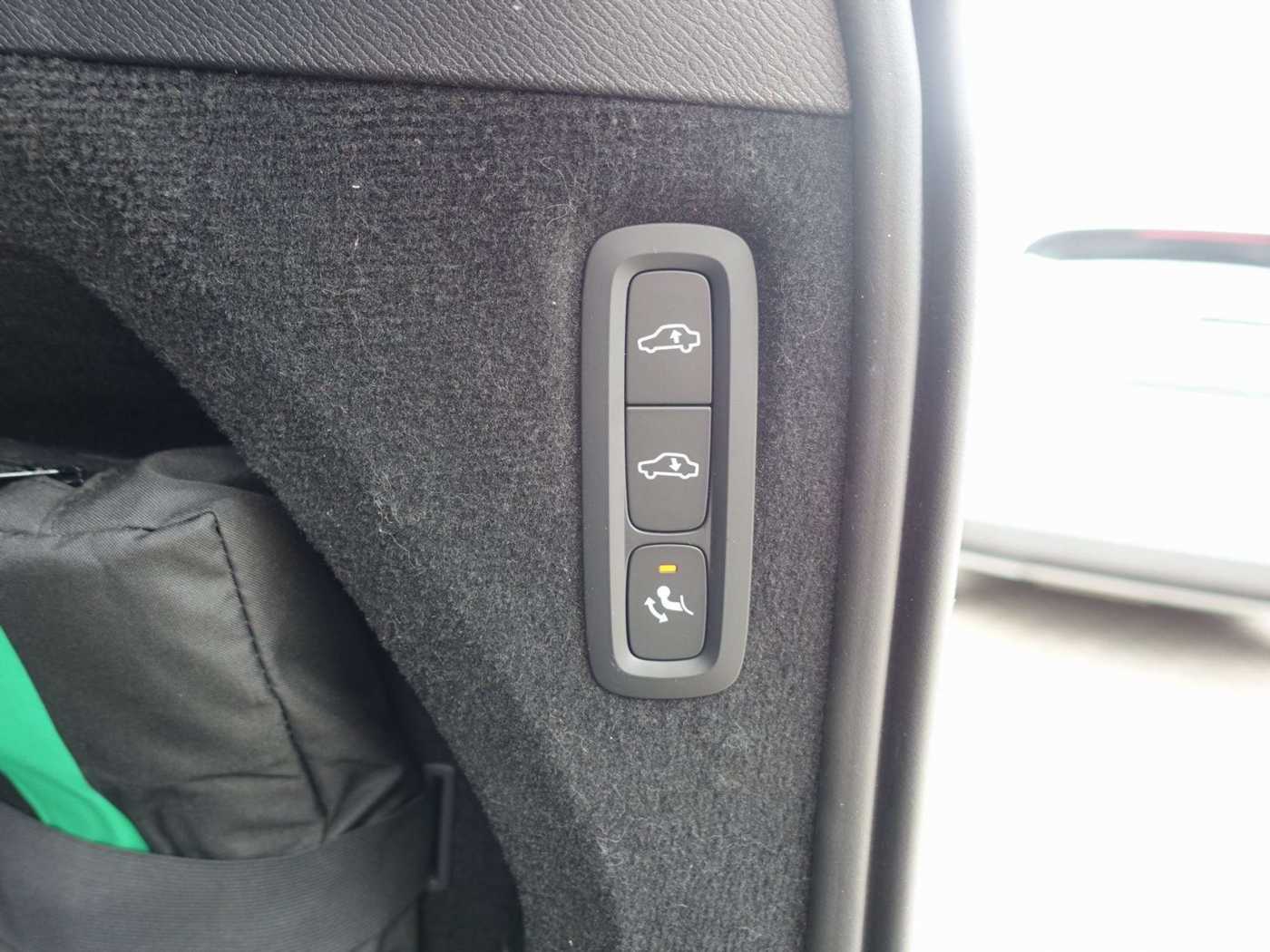 Volvo  Plus T8 AWD Plug-in Hybrid PANO/HUD/B&W/AHK