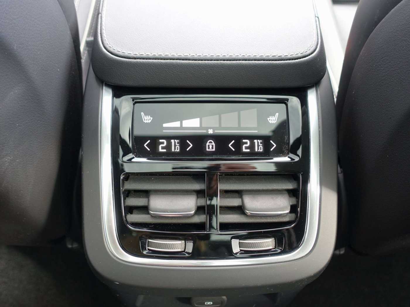 Volvo  Plus T8 AWD Plug-in Hybrid PANO/HUD/B&W/AHK