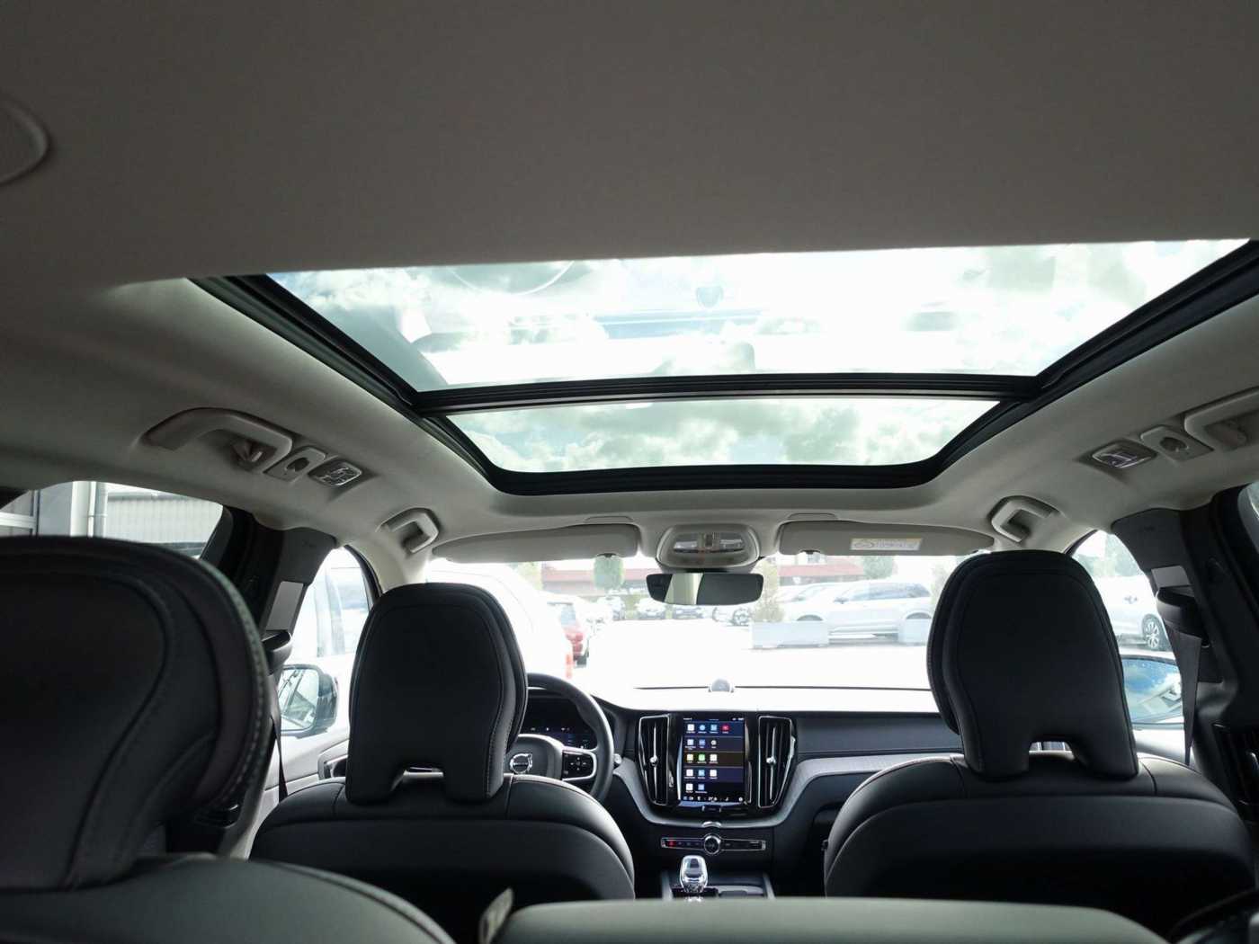 Volvo  Ultra Dark T8 AWD/ 22'/B&W/FourC/Massage
