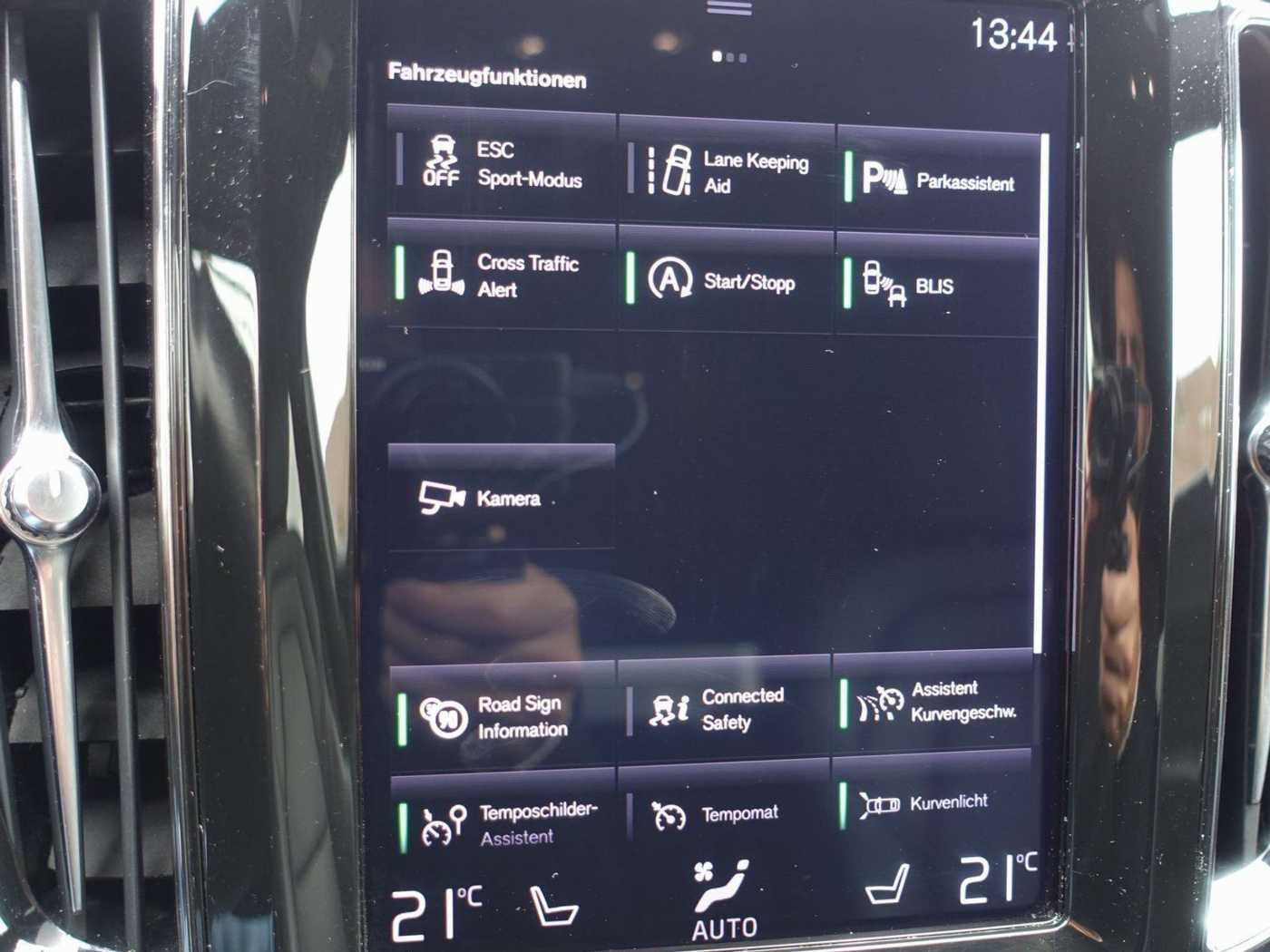 Volvo  B4 Diesel Momentum Pro AWD/H&&K/Kamera