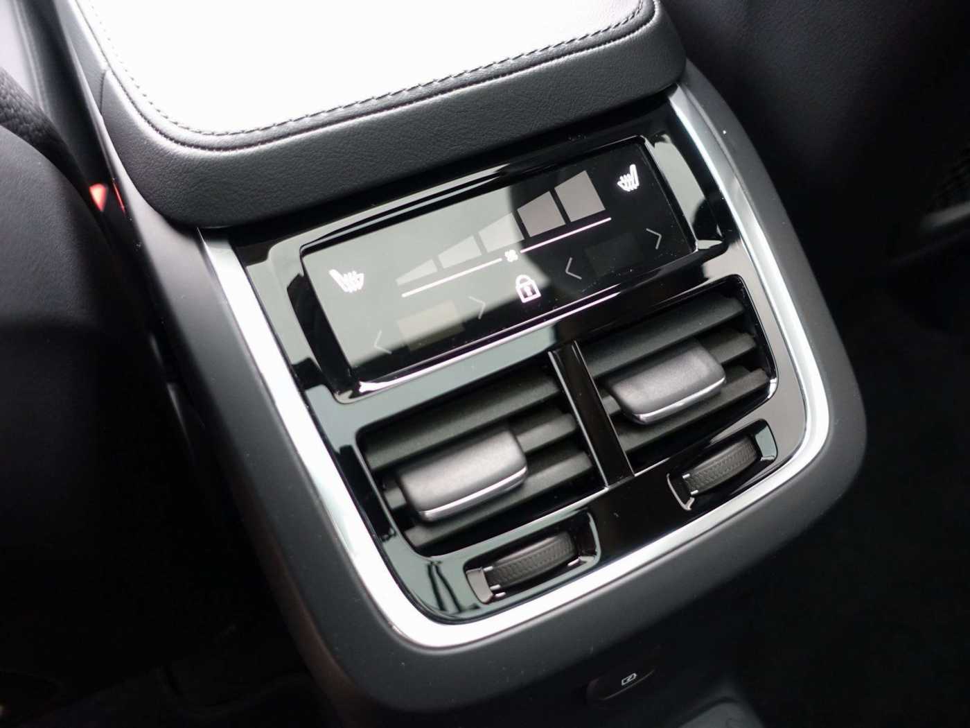 Volvo  T8 AWD Plus Dark Pano/360°/Luft/AHK/22'/LED