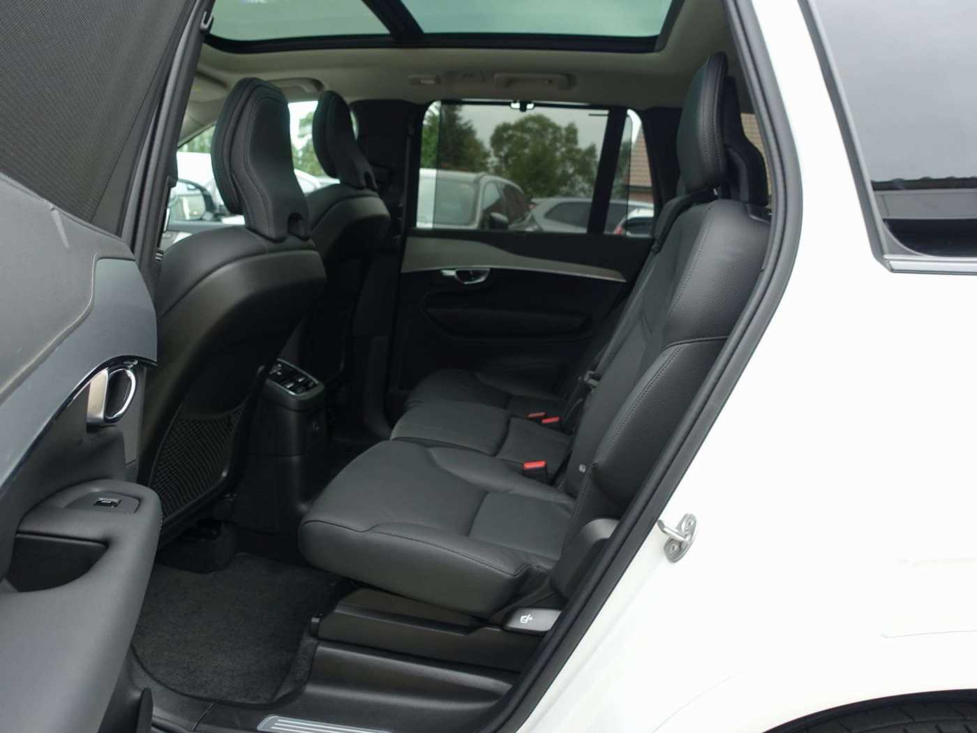 Volvo  T8 AWD Plus Dark Pano/360°/Luft/AHK/22'/LED