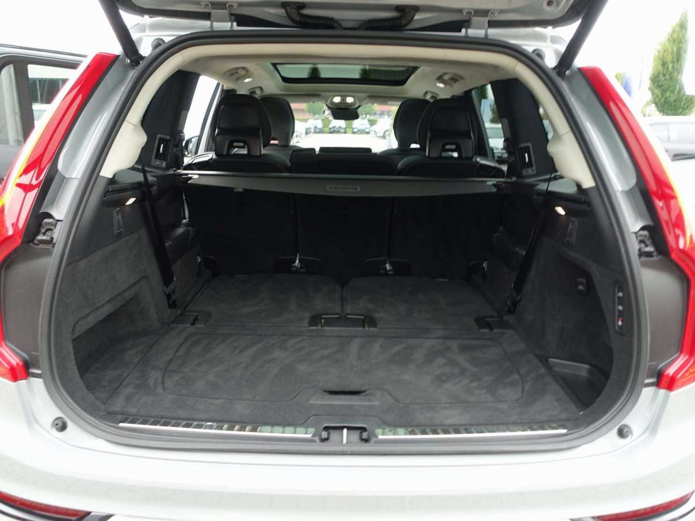 Volvo  Ultra Dark T8 AWD/Massage/360°/FourC/AHK