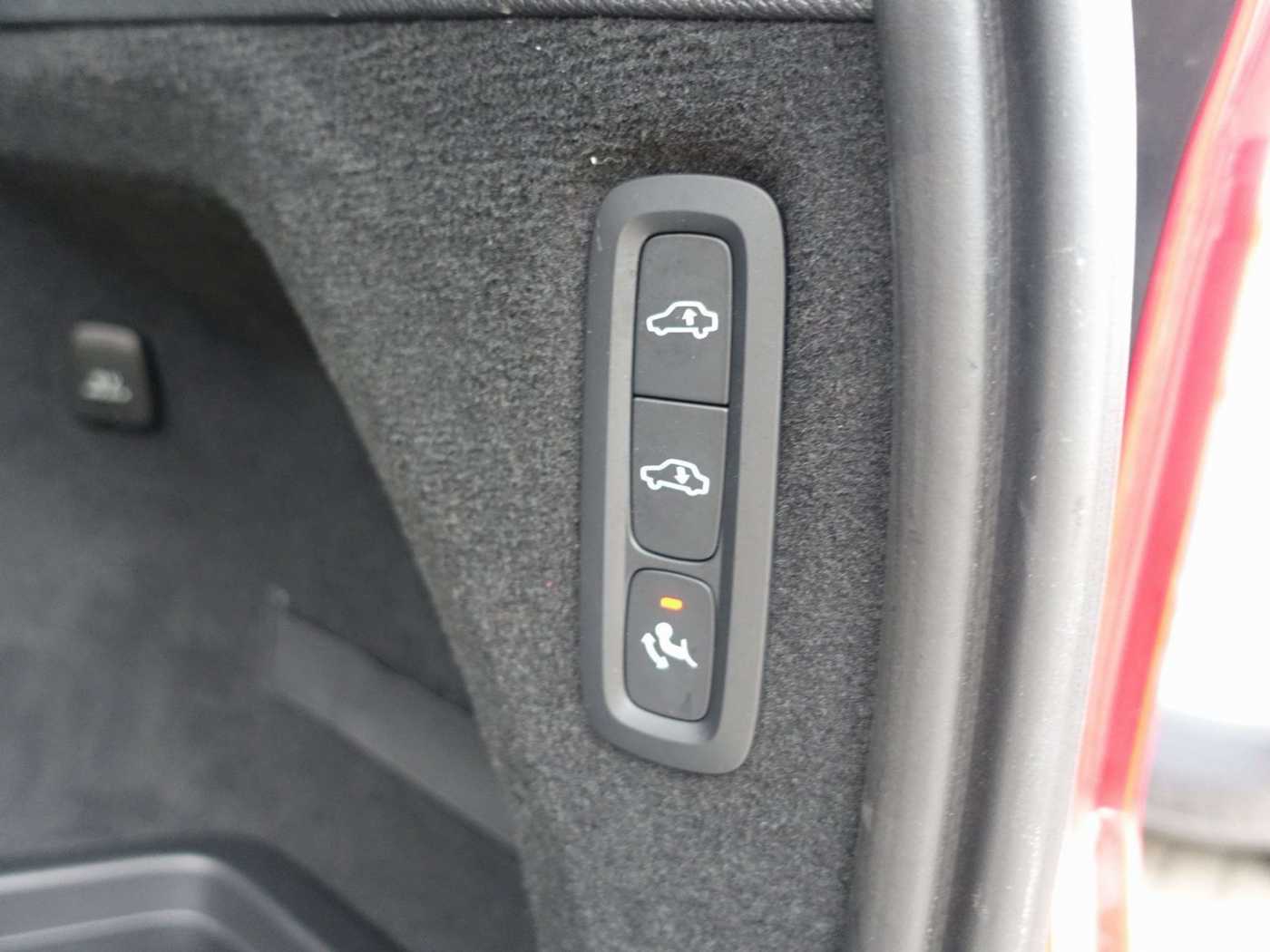 Volvo  Ultra Dark T8 AWD/Massage/360°/FourC/AHK
