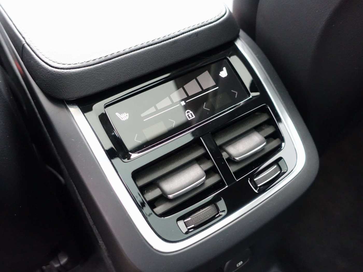 Volvo  Ultra Dark T8 AWD/Massage/360°/FourC/AHK