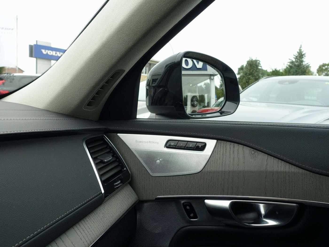Volvo  Ultra Dark T8 AWD/Massage/360°/FourC/AHK