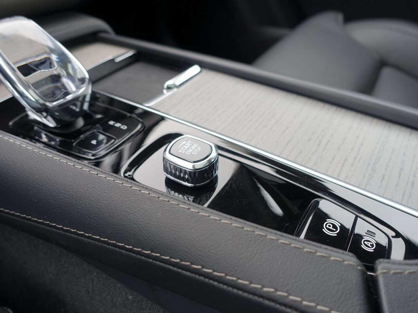 Volvo  Ultra Dark T8 AWD/Massage/360°/FourC/AHK