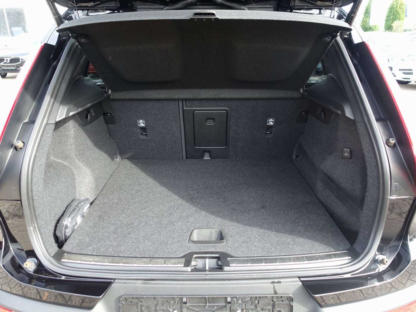 Volvo  D4 AWD R-Design Kamera/H&K/Standheiz. /AHK