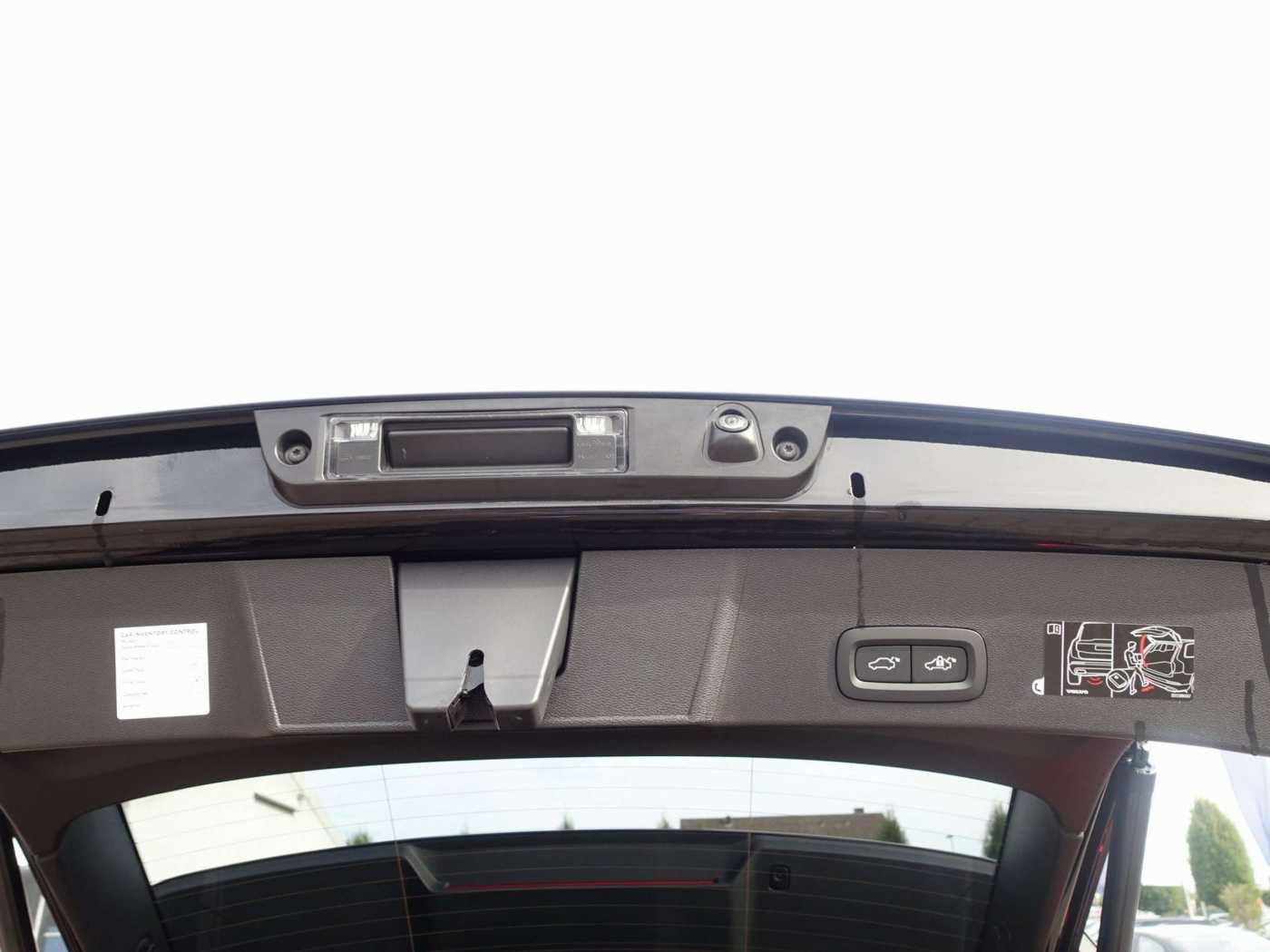 Volvo  D4 AWD R-Design Kamera/H&K/Standheiz. /AHK