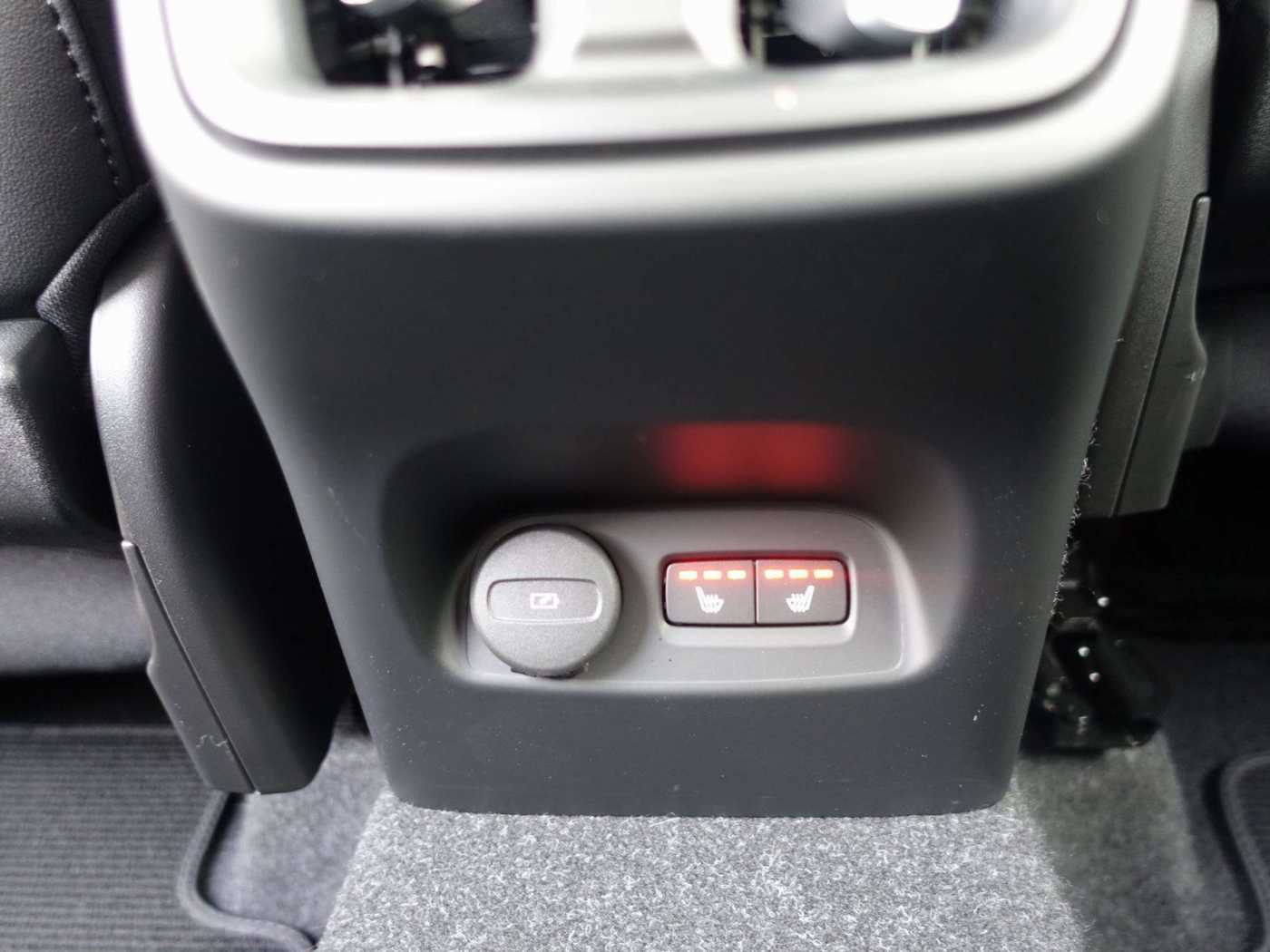 Volvo  D4 AWD R-Design Kamera/H&K/Standheiz. /AHK