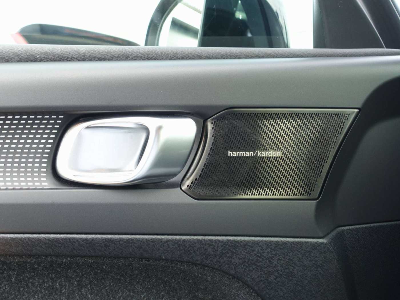 Volvo  D4 AWD R-Design Kamera/H&K/Standheiz. /AHK