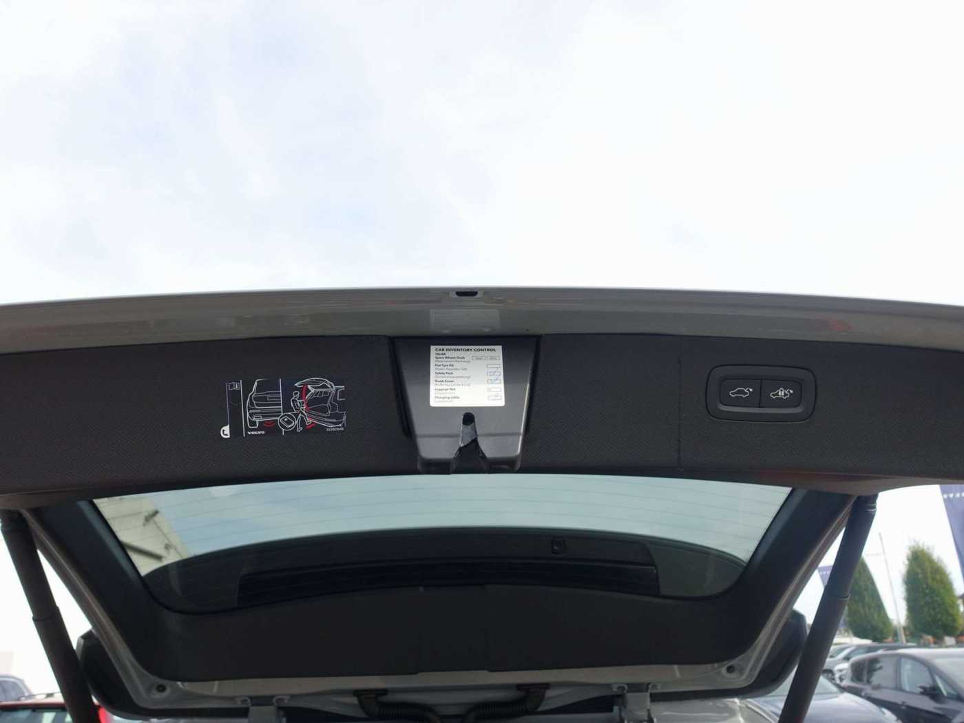 Volvo  T8 Plus Bright AWD HeadUp/Pano/B&W/AHK/Four