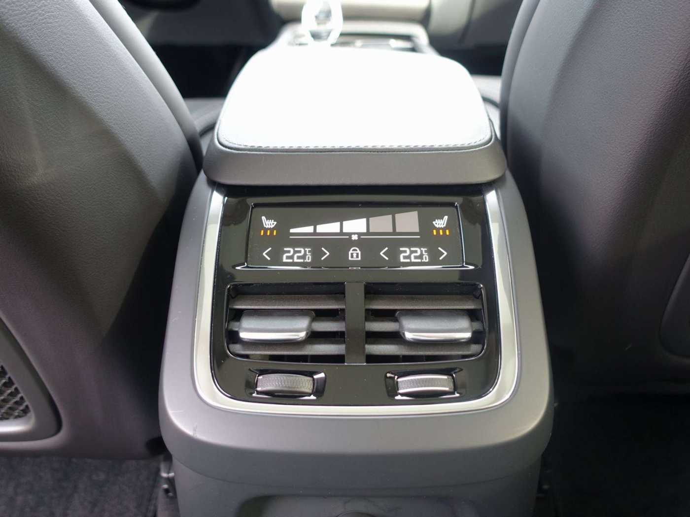 Volvo  T8 Plus Bright AWD HeadUp/Pano/B&W/AHK/Four