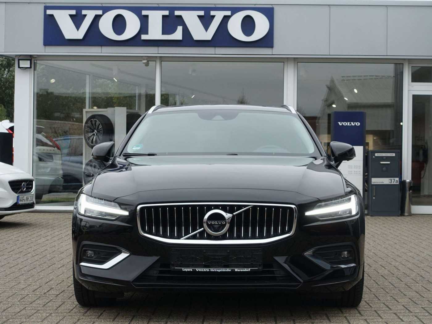 Volvo  B4 Mild-Hybrid Benzin Inscription/AHK/Pano