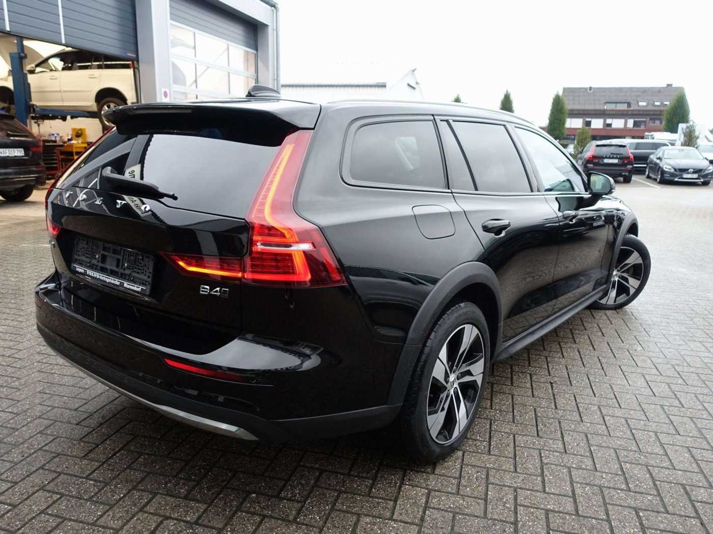 Volvo  V60 B4 Diesel Cross Country Plus/AHK/Kamera/BLIS