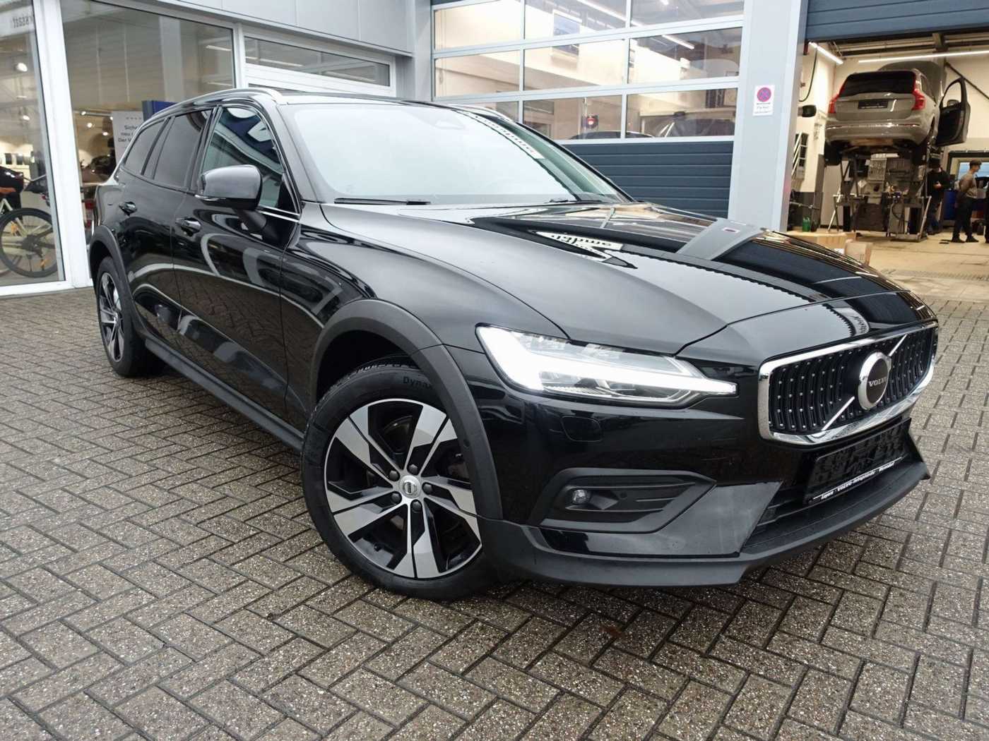 Volvo  V60 B4 Diesel Cross Country Plus/AHK/Kamera/BLIS