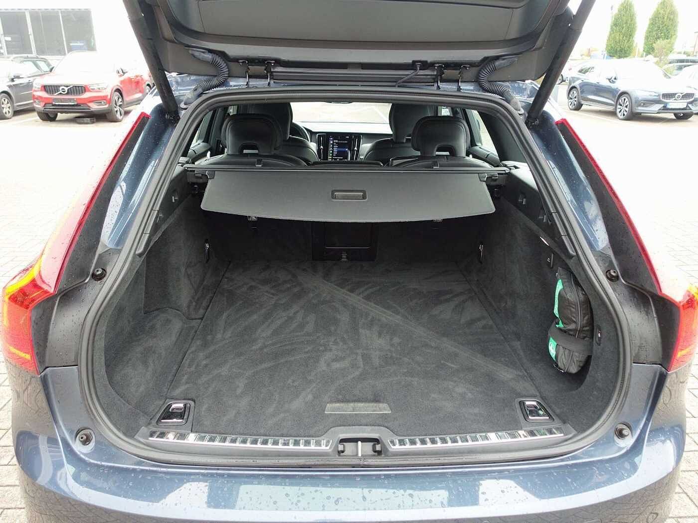 Volvo  V 90 D4 Inscription/360°Cam/BLIS/Massage/AHK/LED
