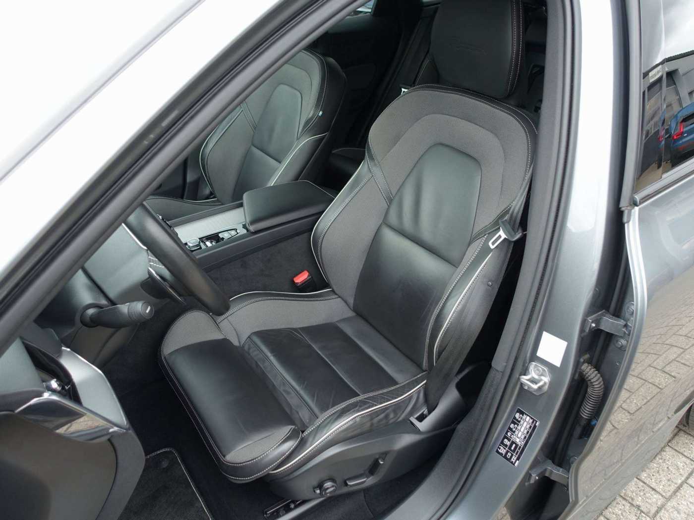 Volvo  D4 DPF 2WD R Design Kamera/BLIS/Harman