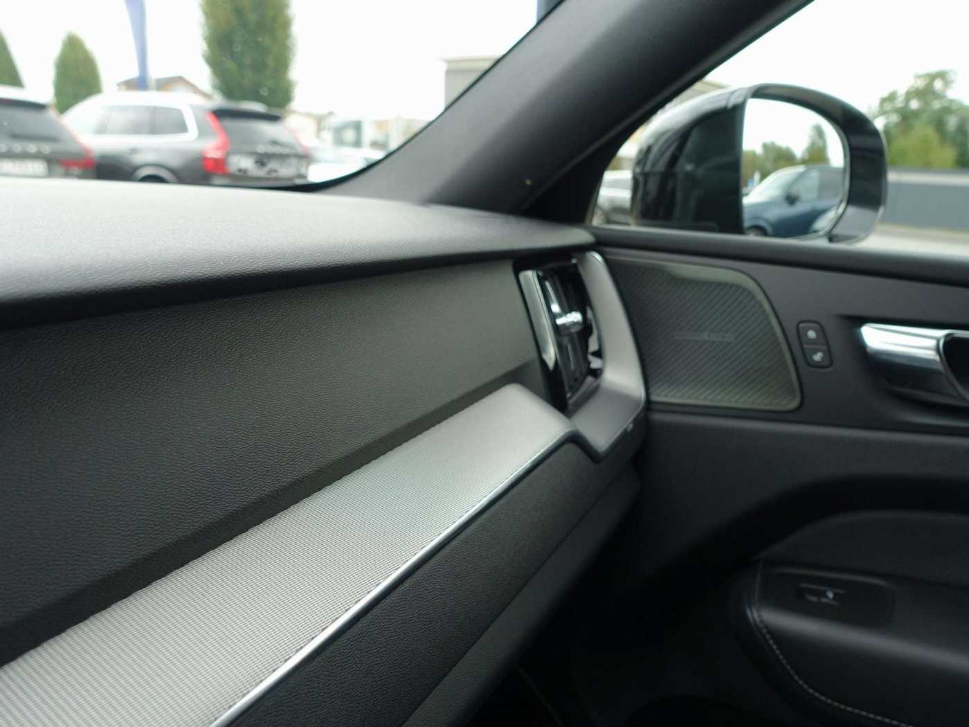 Volvo  D4 DPF 2WD R Design Kamera/BLIS/Harman