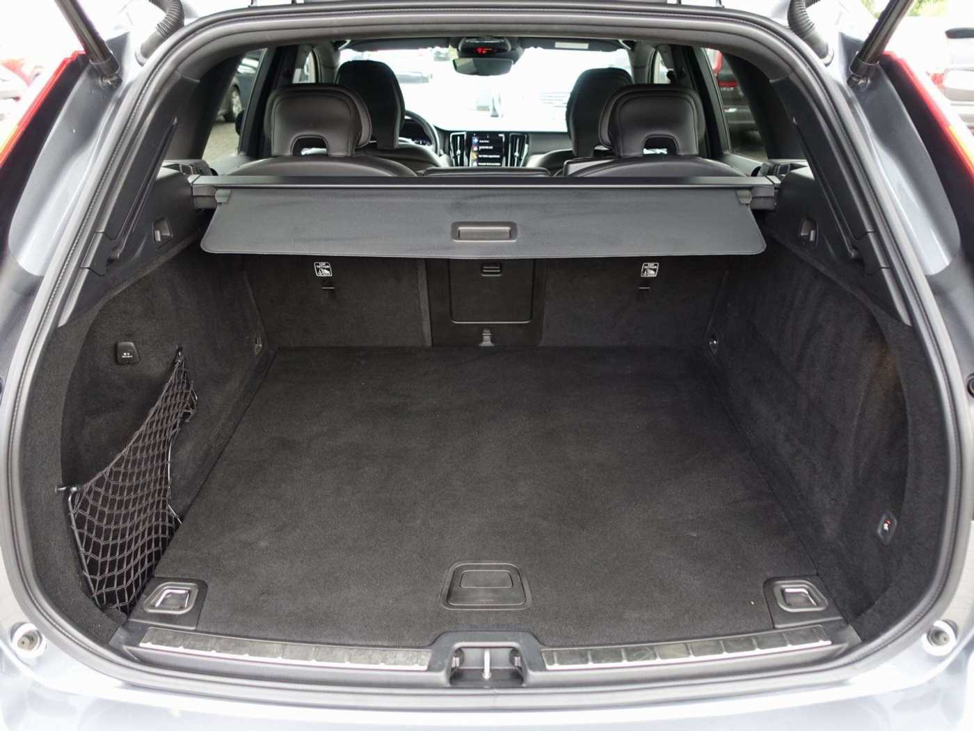 Volvo  D4 DPF 2WD R Design Kamera/BLIS/Harman