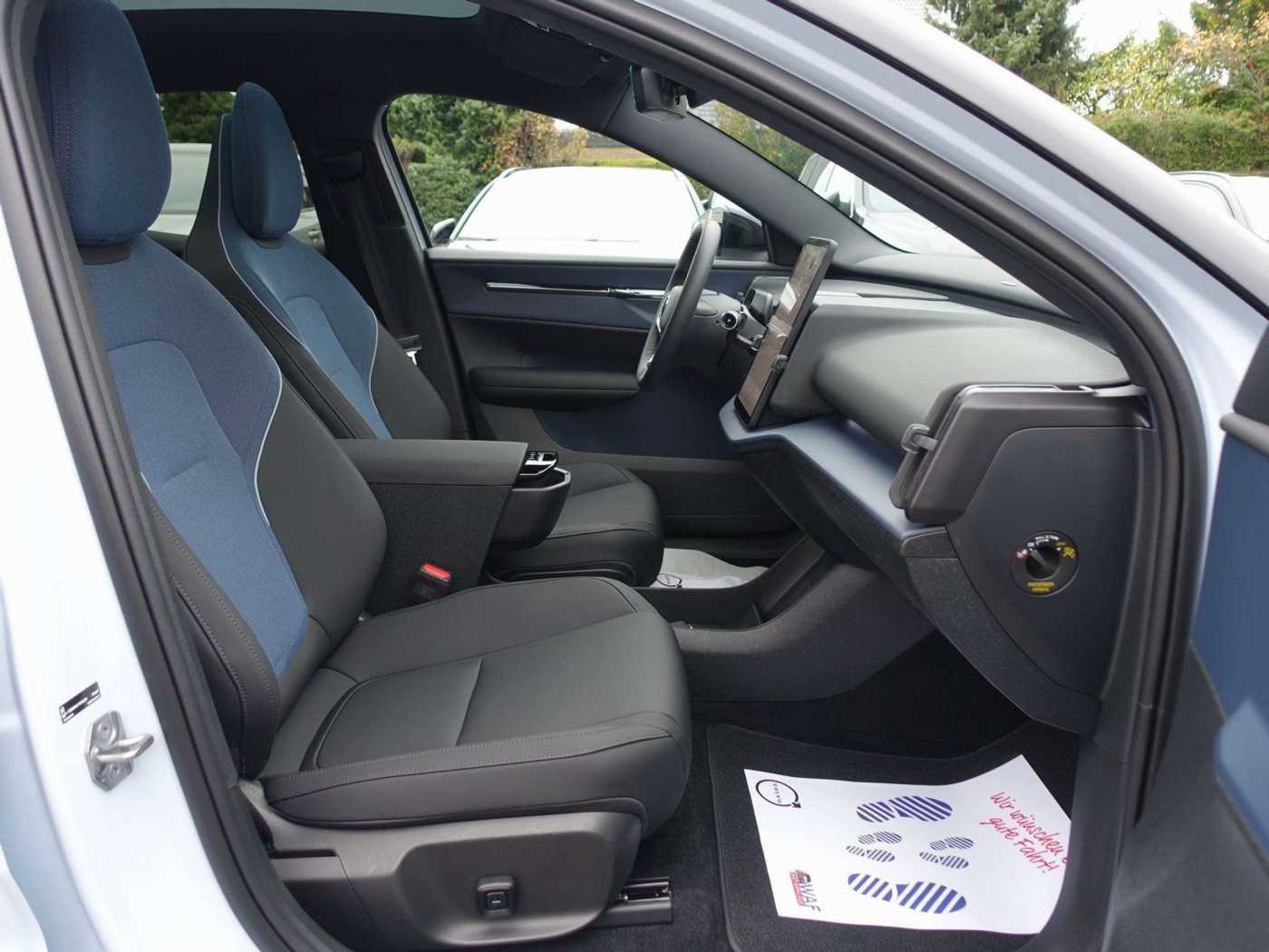 Volvo  Single Motor Extended Range Ultra/BLIS/Pano