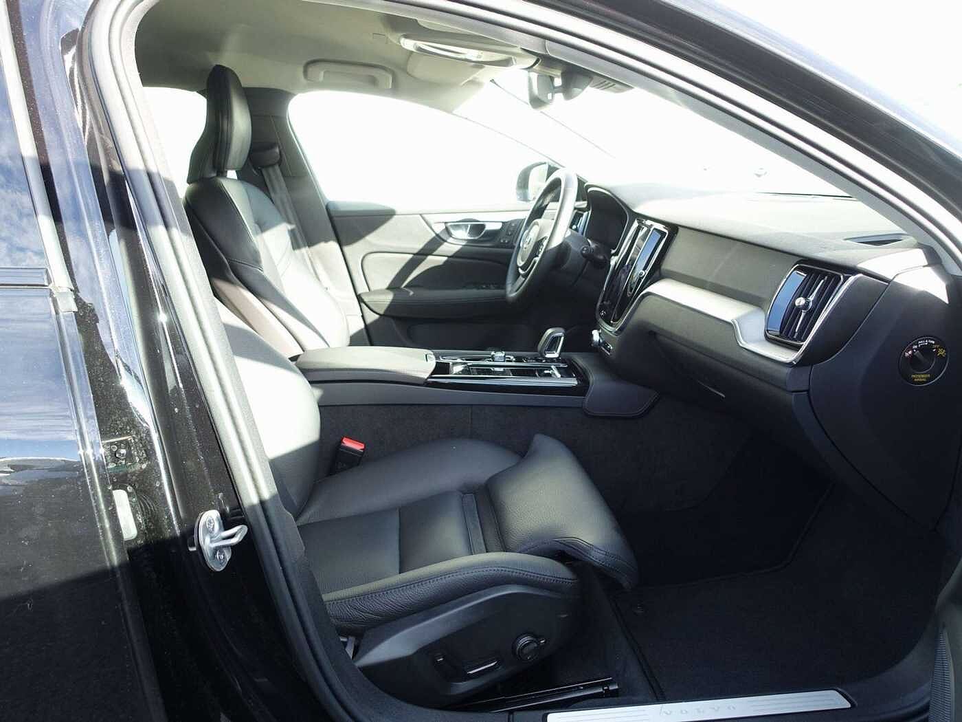 Volvo  Plus Dark T6 AWD Plug-in Hybrid/BLIS/360/H&K