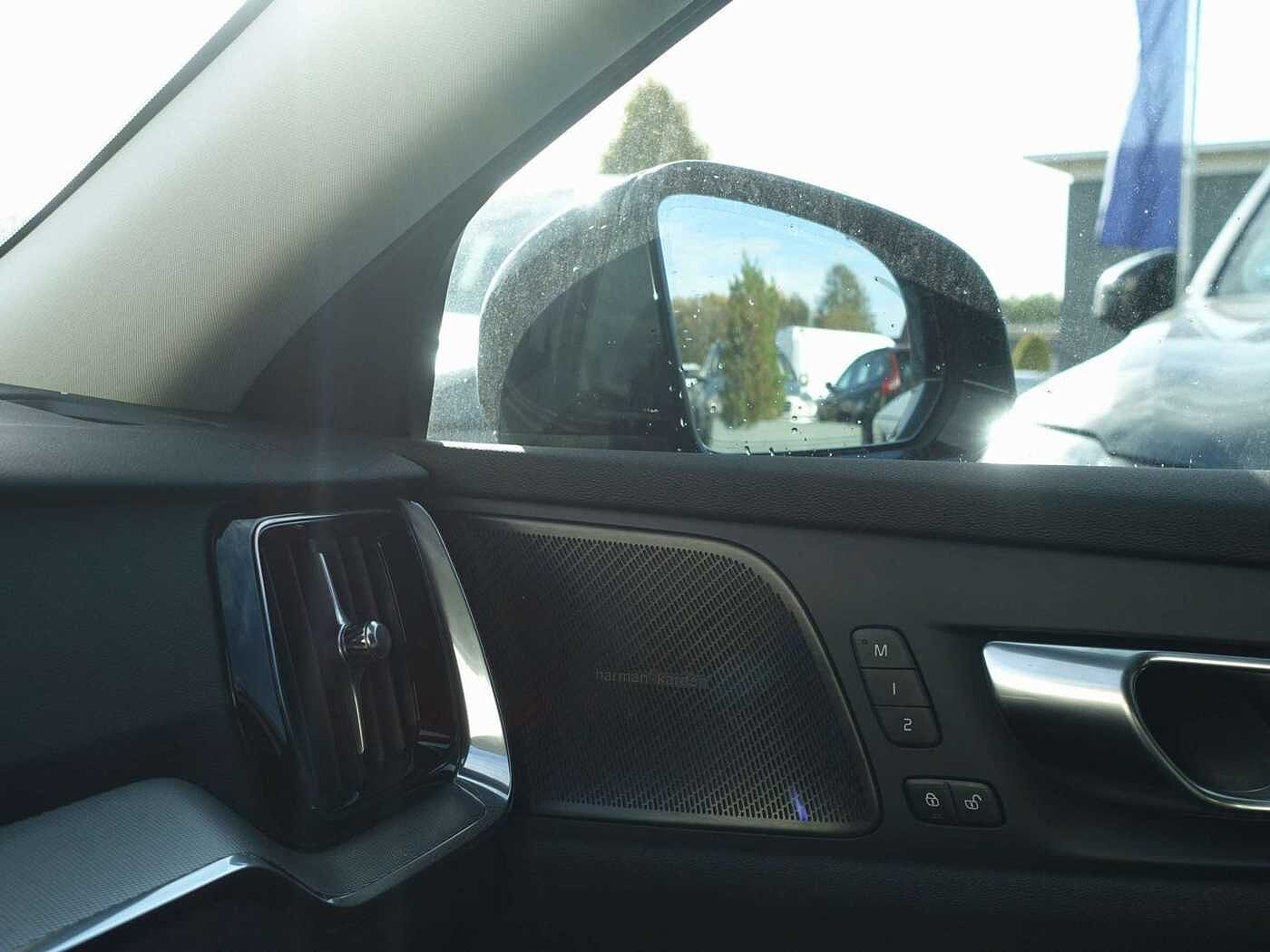 Volvo  Plus Dark T6 AWD Plug-in Hybrid/BLIS/360/H&K