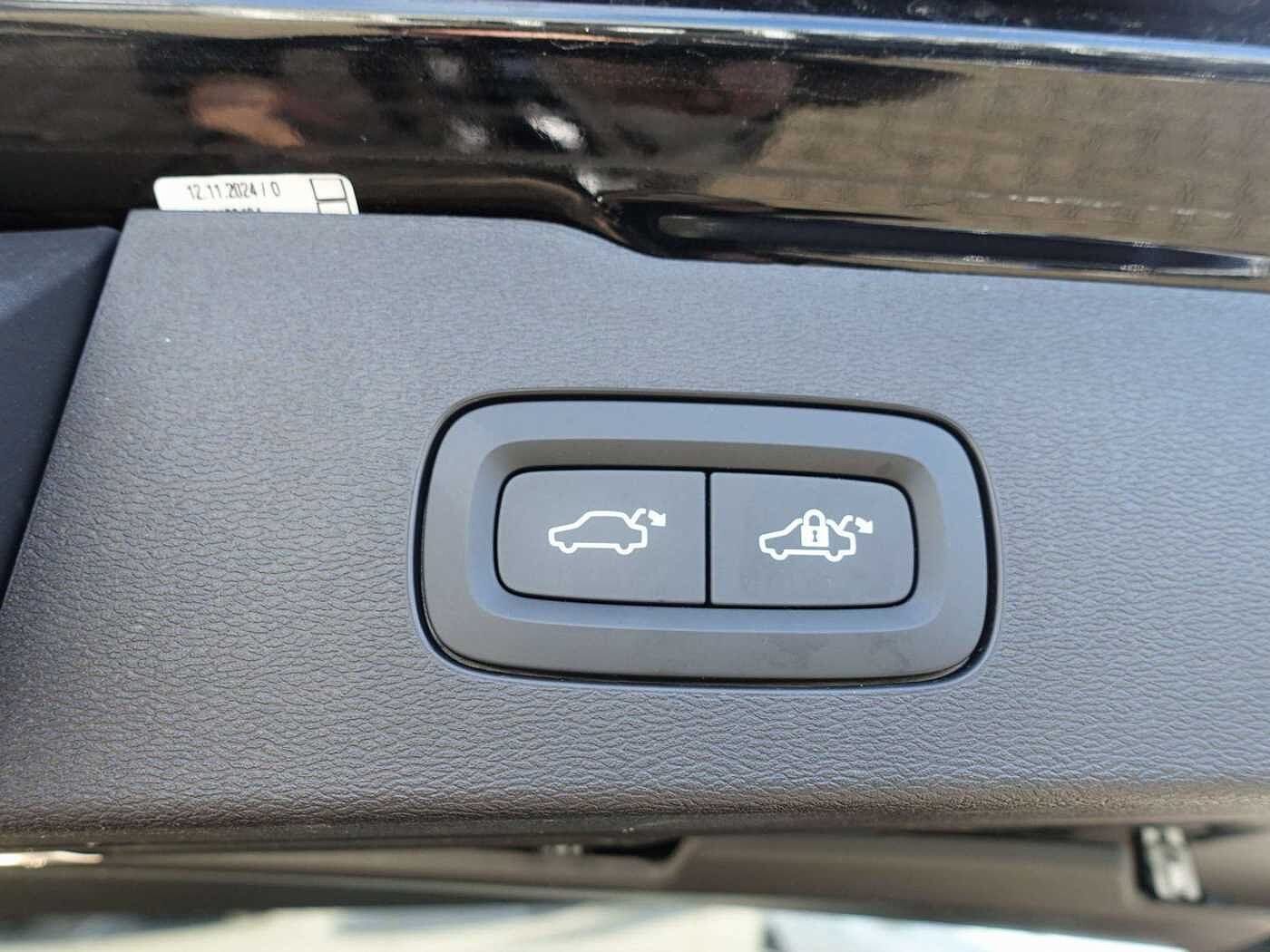 Volvo  Plus Dark T6 AWD Plug-in Hybrid/BLIS/360/H&K