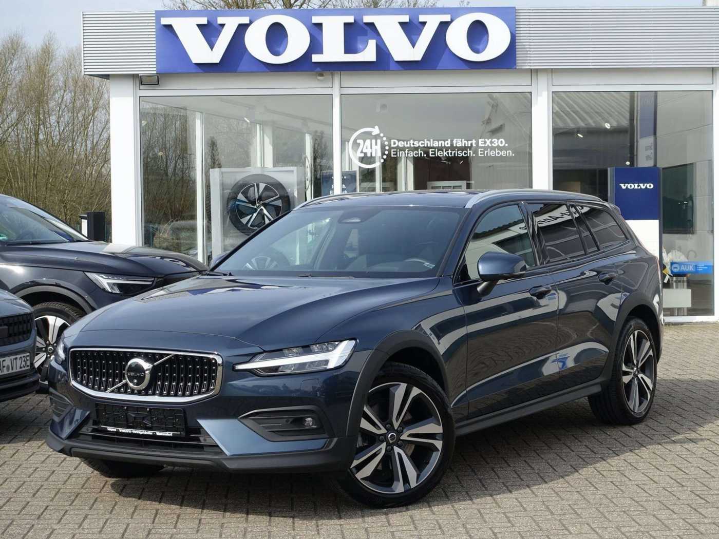 Volvo  Plus B4 AWD/Pano/AHK/360°/H&K