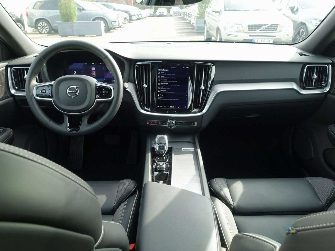 Volvo  Plus B4 AWD/Pano/AHK/360°/H&K