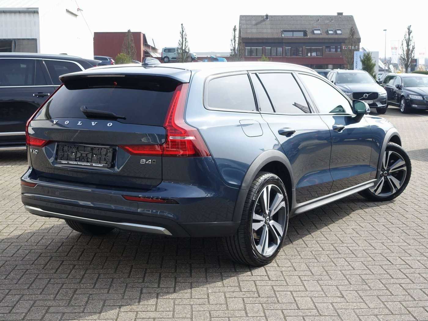 Volvo  Plus B4 AWD/Pano/AHK/360°/H&K