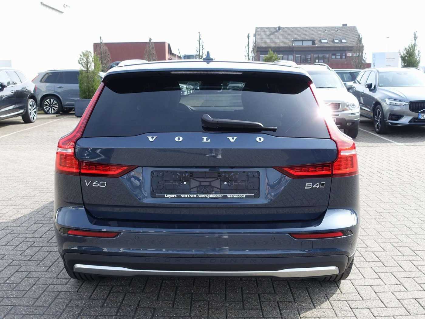 Volvo  Plus B4 AWD/Pano/AHK/360°/H&K