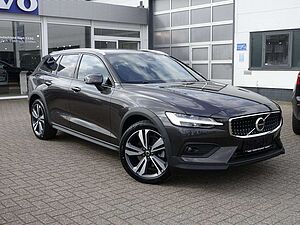 Volvo  V60 B4 AWD Cross Country Plus/Kamera/H&K/Memory