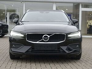 Volvo  D3 Momentum PANO/B&W/HUD/LEDER/KAMERA/360°