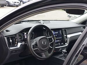 Volvo  D3 Momentum PANO/B&W/HUD/LEDER/KAMERA/360°