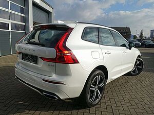 Volvo  D4 2WD R Design/360°/AHK/H&K/Carplay