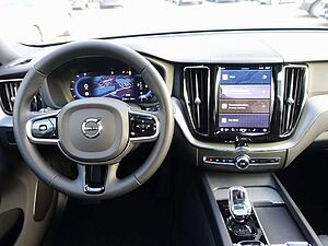 Volvo  Plus B4 Mild-Hybrid Dark PANO/STANDHZG/BLIS