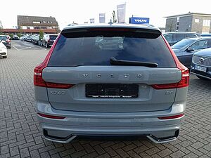 Volvo  Plus B4 Mild-Hybrid Dark PANO/STANDHZG/BLIS