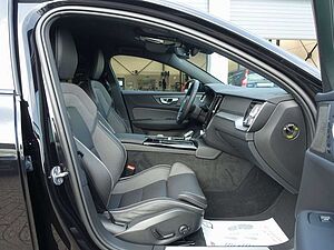 Volvo  Plus Dark T6 AWD/H&K/Kamera/BLIS/Memory