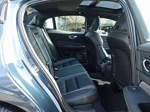 Volvo  Ultimate Dark B5 AWD /HeadUP/Pano/360°/BLIS