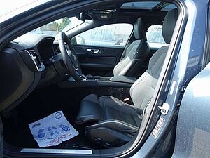 Volvo  Ultimate Dark B5 AWD /HeadUP/Pano/360°/BLIS