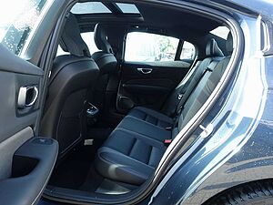 Volvo  Ultimate Dark B5 AWD /HeadUP/Pano/360°/BLIS