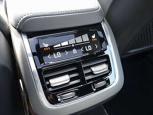 Volvo  Ultimate Dark B5 AWD /HeadUP/Pano/360°/BLIS