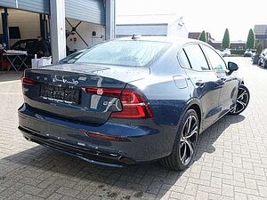 Volvo  Ultimate Dark B5 AWD /HeadUP/Pano/360°/BLIS